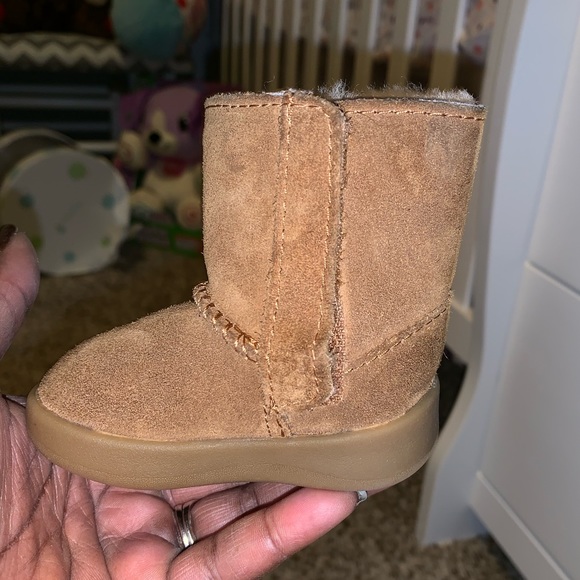 INFANT UGG BOOTS - Picture 8 of 8